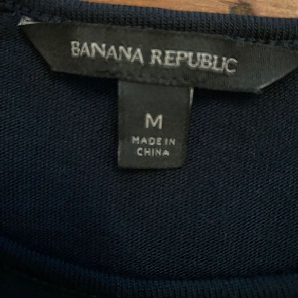 BANANA REPUBLIC NAVY SLEEVELESS SHELL /TOP WITH FRONT DRAPED DETAIL - SZ MED - Picture 5 of 7